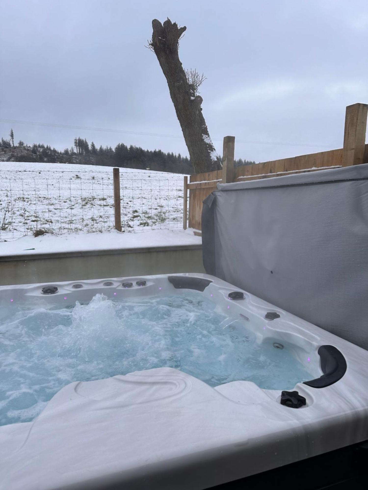 Woodlane Lodge With Private Hottub & Pool Table Dumfries Esterno foto